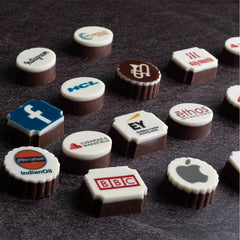 Custom square chocolate with corporate logo, perfect giveaway for trade‑show booths and expos.