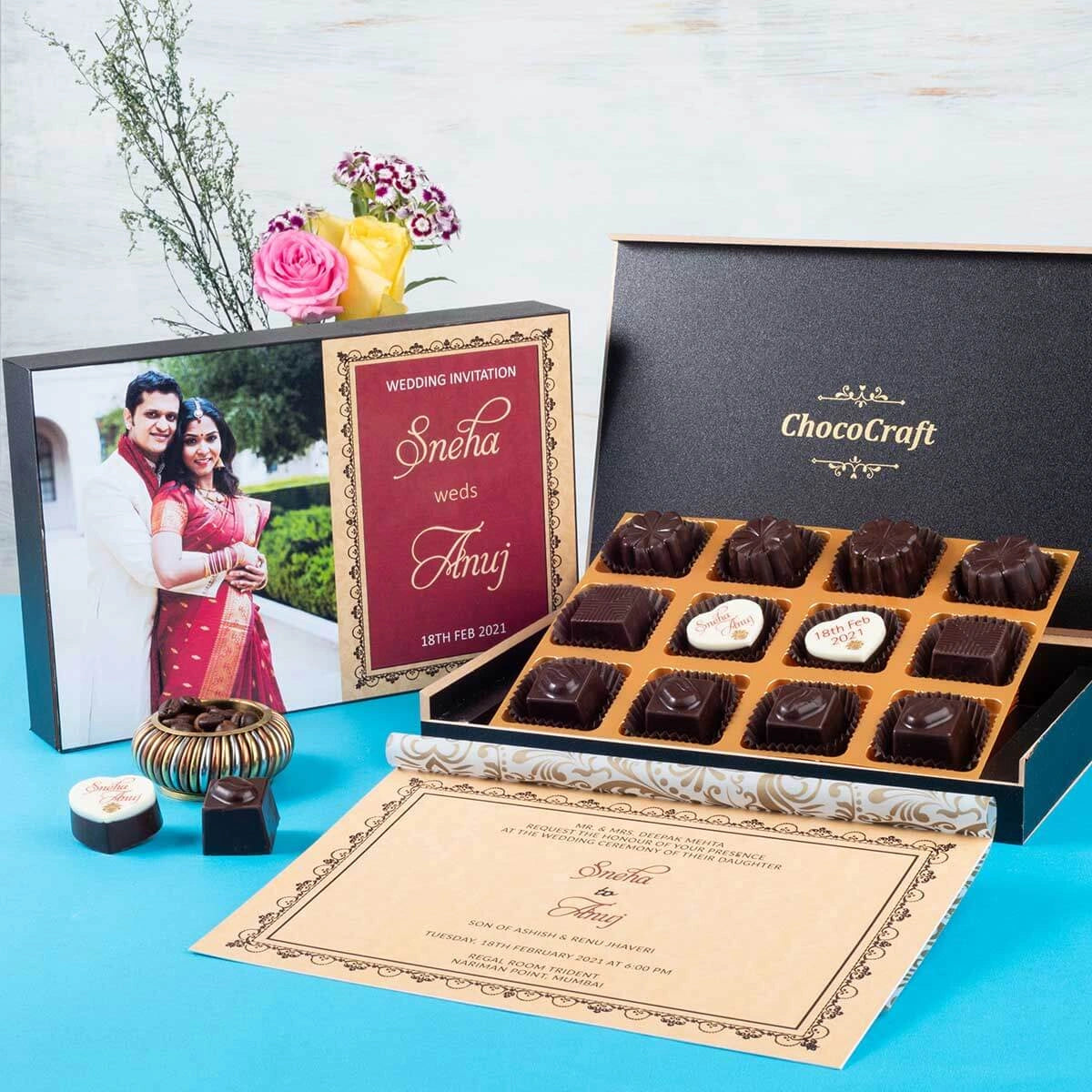Unique wedding invitation with 12 chocolates and center print – creative idea
