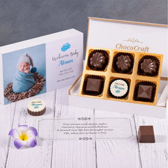 Close-up of single printed chocolate with baby name – personalized announcement