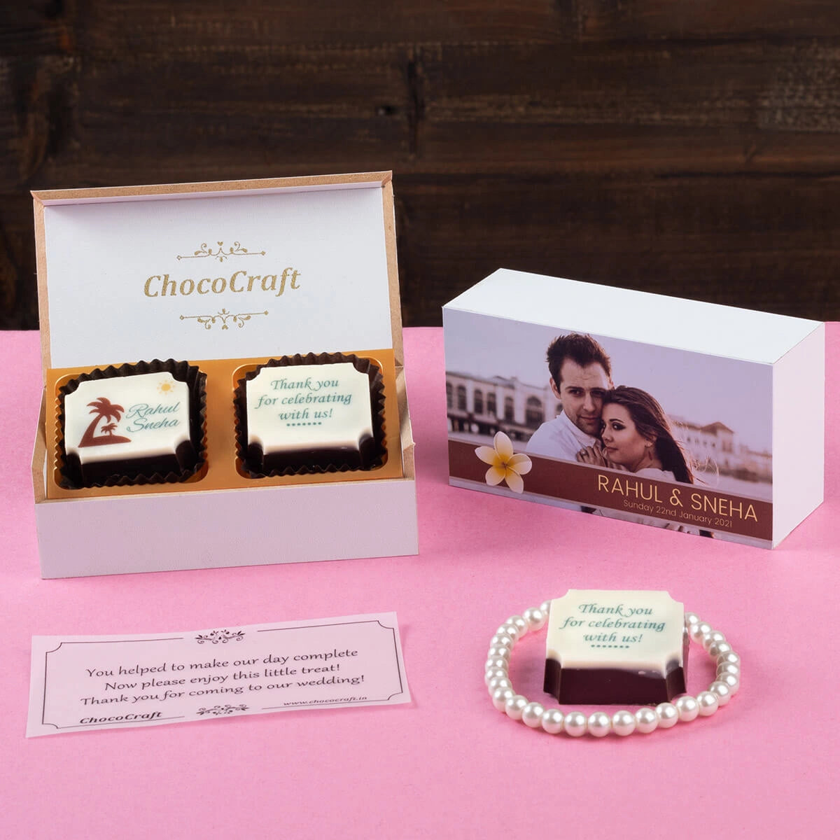 Custom 2-piece chocolate box as elegant wedding favour gift