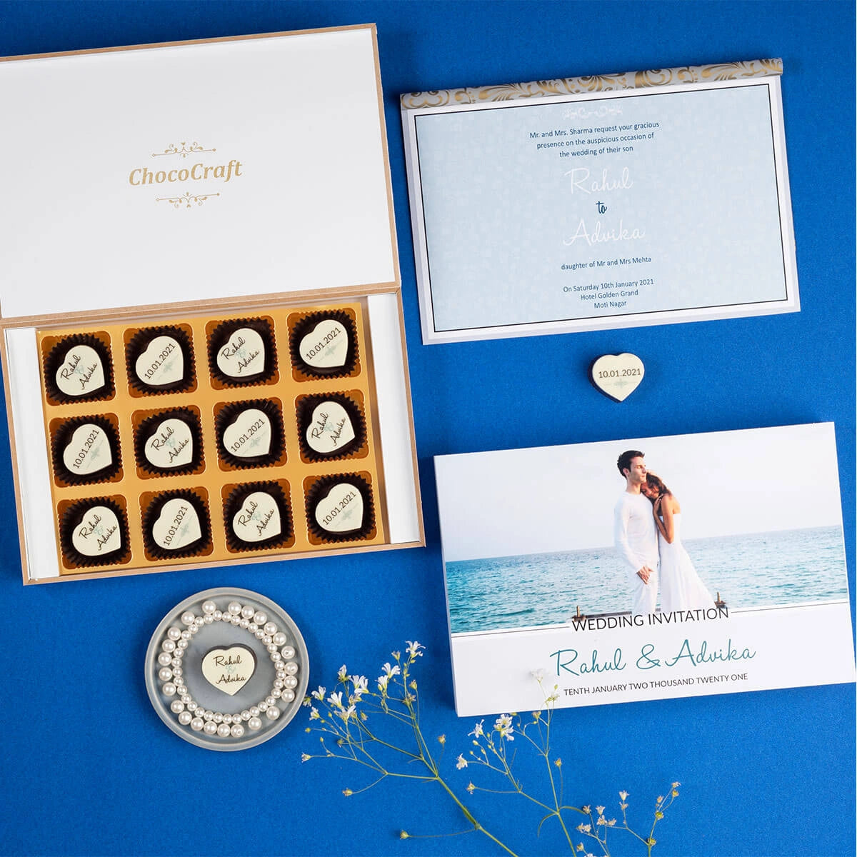 Customized wedding invitation in a chocolate box – 12 printed chocolates